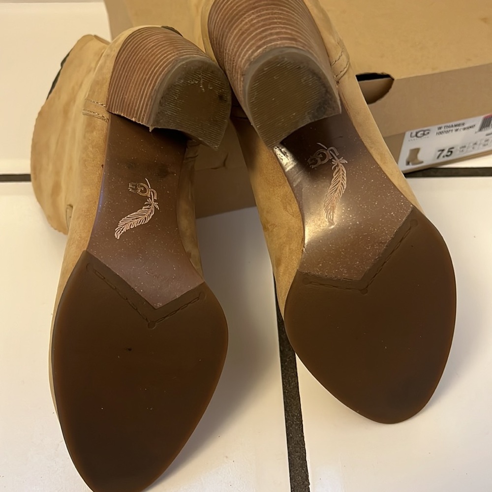 Ugh,soft suede booties - Picture 4 of 5